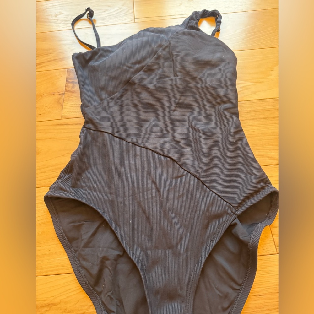 One piece swim - Picture 2 of 5